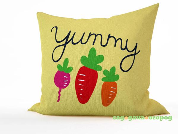 Фото Декоративная подушка Вкусные Морковки (45х45)