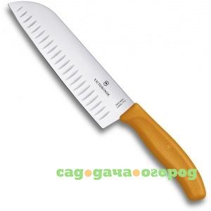 Фото Оранжевый нож santoku с рифленым лезвием 17 см в картонном блистере victorinox 6.8526.17l9b