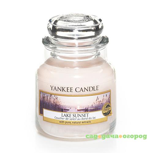 Фото Ароматическая свеча Yankee candle маленькая Закат на озере 104 г