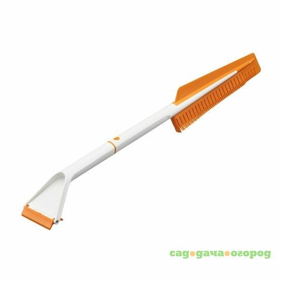 Фото Щетка со скребком Fiskars snowxpert